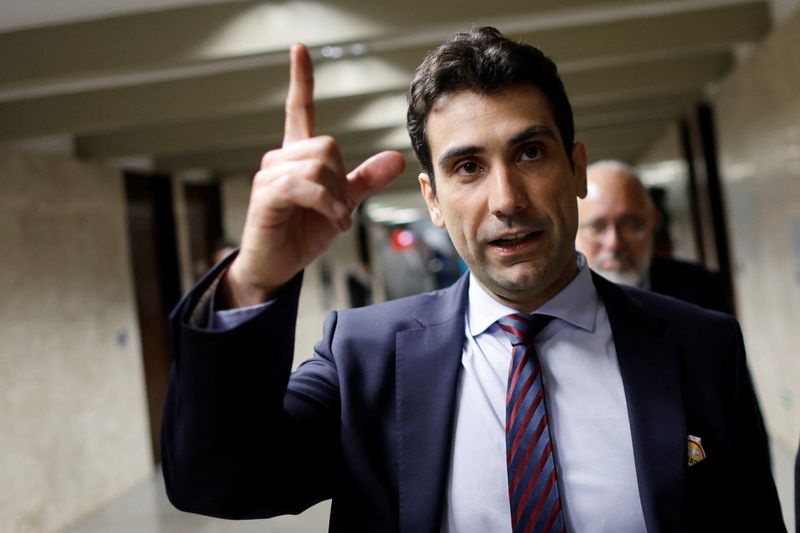 &copy; Reuters. FILE PHOTO: Gabriel Galipolo, Brazil's central bank monetary policy director, gestures at the National Congress in Brasilia, Brazil September 3, 2024. REUTERS/Adriano Machado/File Photo