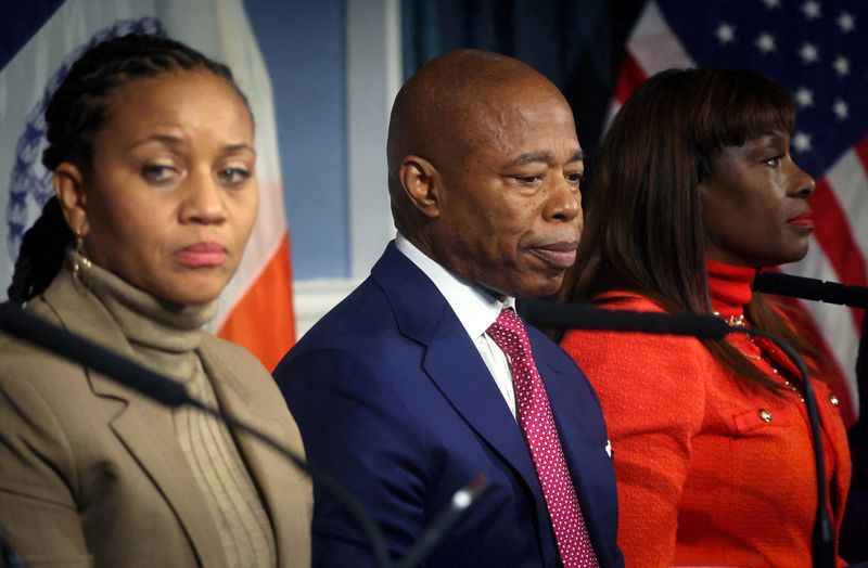 © Reuters. FILE PHOTO: New York City Mayor Eric Adams sits between First Deputy Mayor Sheena Wright, and Chief Advisor Ingrid lewis-Martin, during a press conference amid an election fundraising controversy at City Hall in Manhattan in New York City, U.S., November 14, 2023. REUTERS/Mike Segar/File Photo