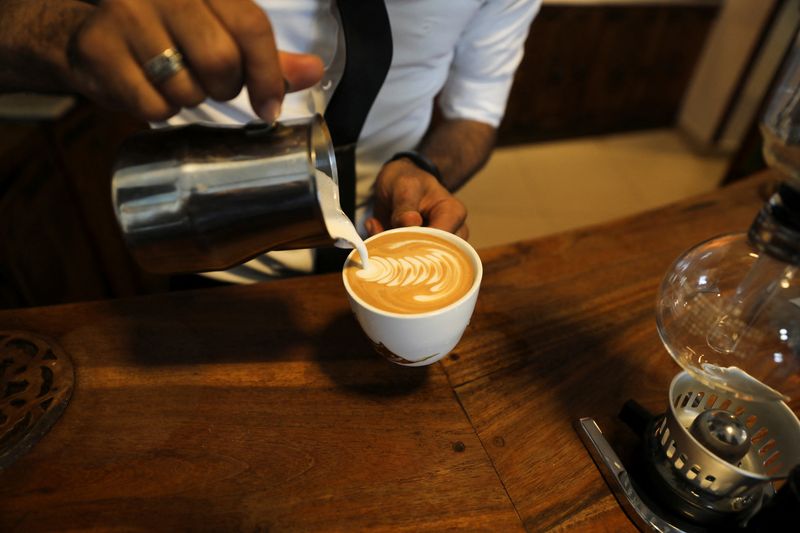 &copy; Reuters. Café 