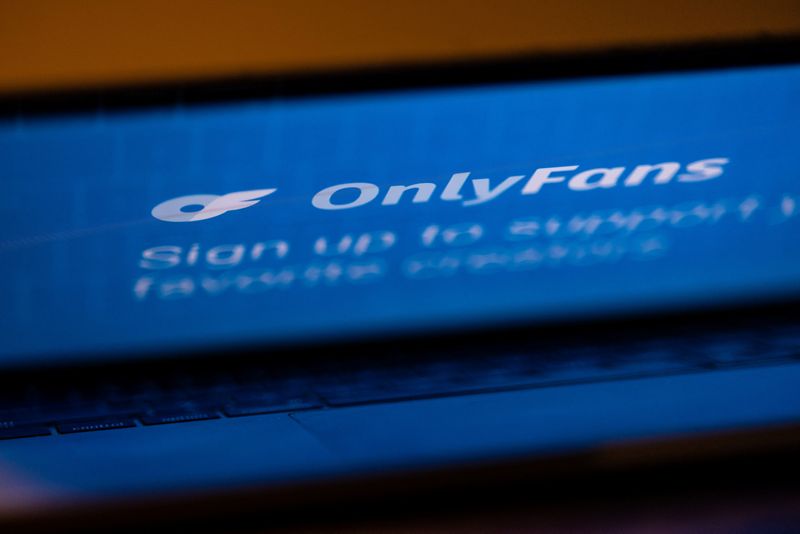 © Reuters. FILE PHOTO: A logo for OnlyFans is seen in this illustration picture, February 29, 2024. REUTERS/Carlos Barria/Illustration/File Photo