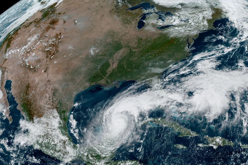 &copy; Reuters. Satélite mostra furacão Milton avançando antes de chegar à Flórida, nos EUAn08/10/2024nCIRA/NOAA/Divulgação via REUTERS