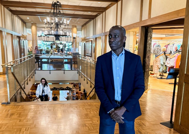 © Reuters. FILE PHOTO: Federal Reserve Governor Philip Jefferson attends the Kansas City Fed's annual economic symposium in Jackson Hole, Wyoming, U.S., August 22, 2024. REUTERS/Ann Saphir/File Photo