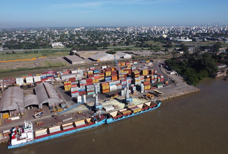 &copy; Reuters. FILE PHOTO: A view shows ships and shipping containers in the Port of Rosario, on the shore of the Parana River, Santa Fe province, Argentina March 9, 2023. REUTERS/Agustin Marcarian/FIie Photo