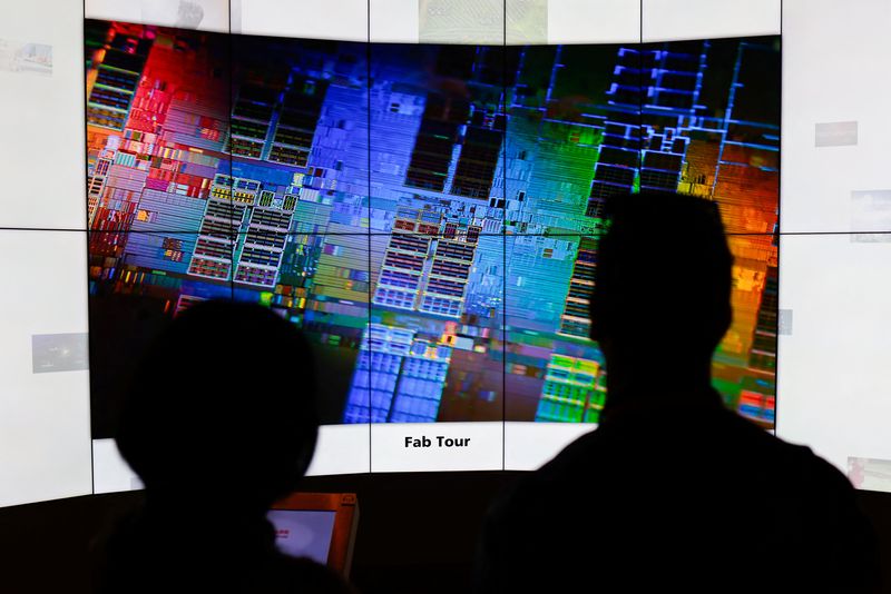 © Reuters. FILE PHOTO: People visit TSMC Museum of Innovation in Hsinchu, Taiwan May 29, 2024. REUTERS/Ann Wang