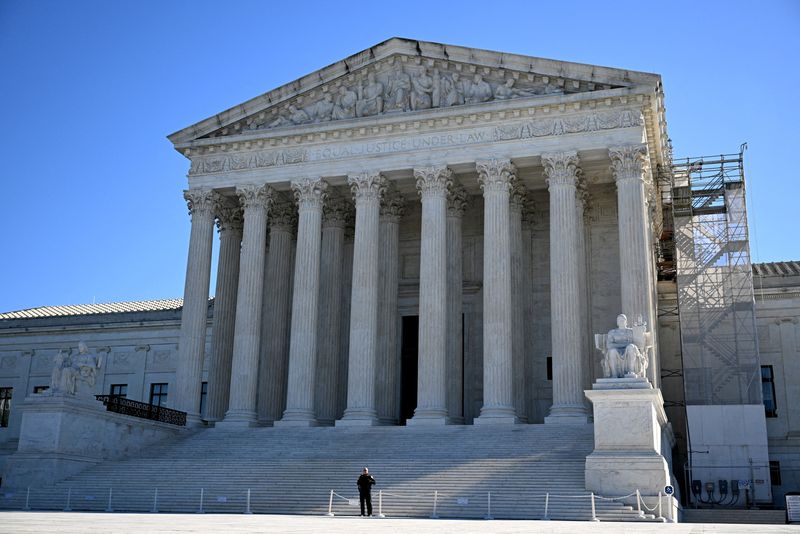 © Reuters. FILE PHOTO: The U.S. Supreme Court is pictured in Washington, U.S., October 8, 2024. REUTERS/Annabelle Gordon/File Photo