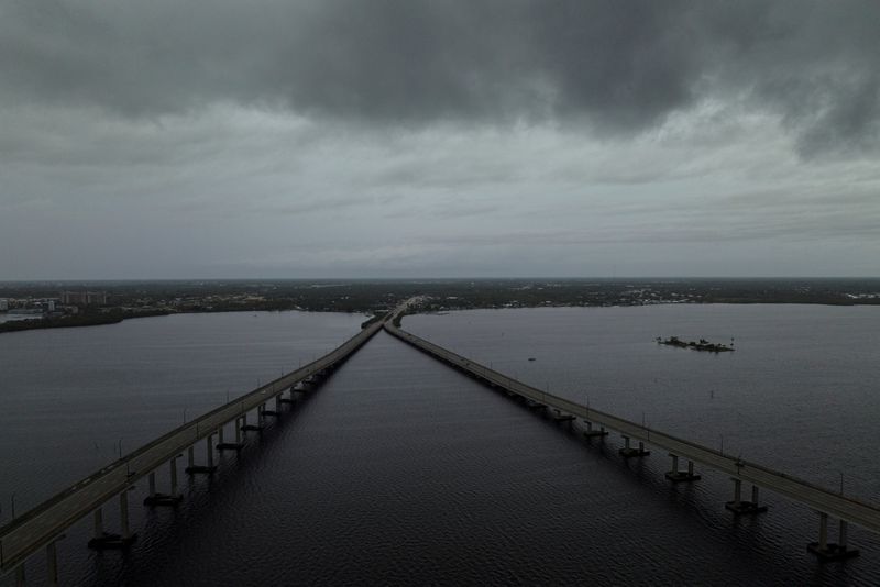 &copy; Reuters. FILE PHOTO: A drone view shows storm clouds over the Caloosahatchee River as Hurricane Milton approaches Fort Myers, Florida, U.S. October 8, 2024. REUTERS/Ricardo Arduengo/File Photo