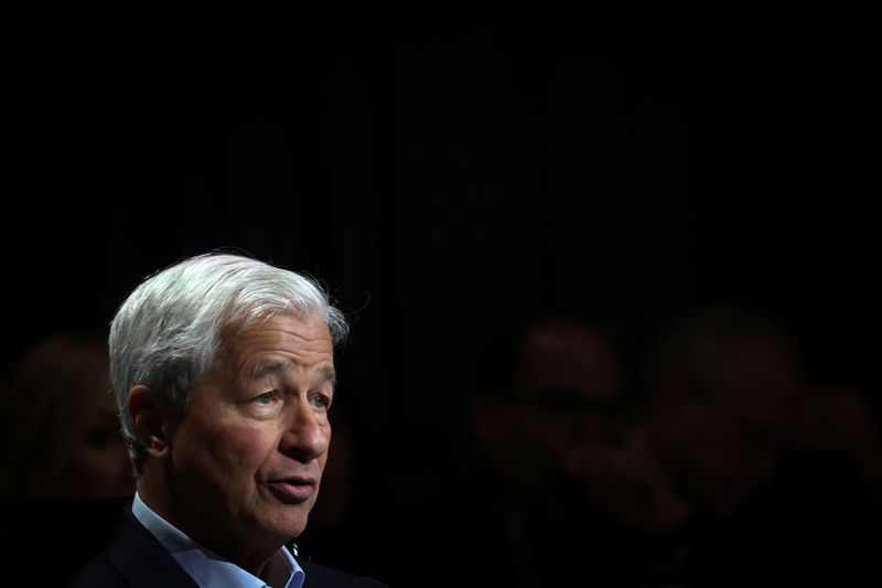 © Reuters. FILE PHOTO: Jamie Dimon, Chairman and Chief Executive officer (CEO) of JPMorgan Chase & Co. (JPM) speaks to the Economic Club of New York in Manhattan in New York City, U.S., April 23, 2024. REUTERS/Mike Segar/File Photo