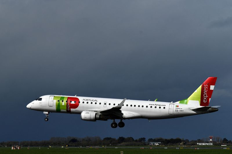 &copy; Reuters. Avião da TAP decola do aeroporto de Dublin, na Irlandan26/03/2021 REUTERS/Clodagh Kilcoyne