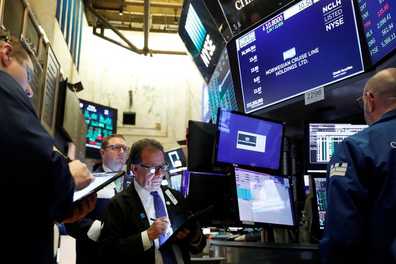 &copy; Reuters. FILE PHOTO: Traders wait for stocks to resume trading on Norwegian Cruise Lines Holding Ltd. on the floor of the New York Stock Exchange in New York, U.S., March 13, 2020. REUTERS/Lucas Jackson/File Photo