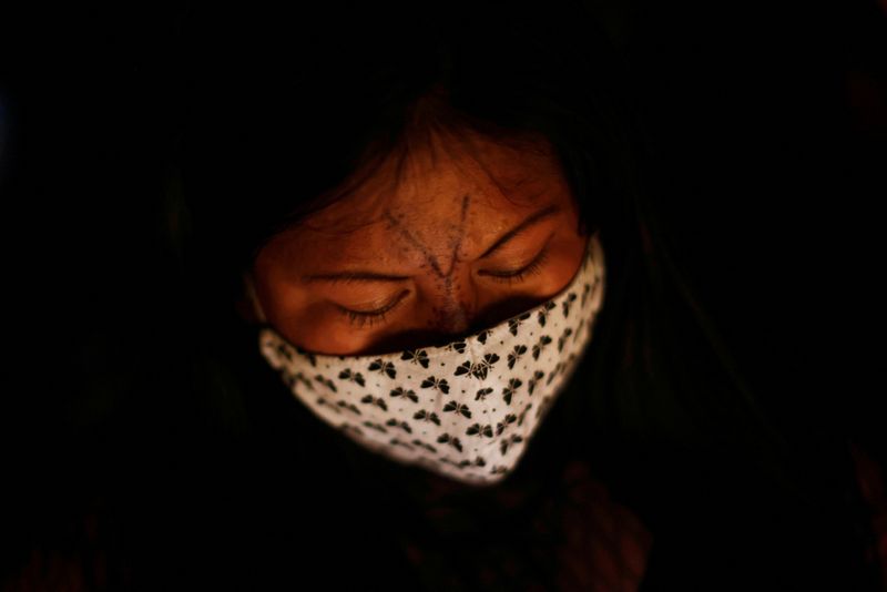 © Reuters. FILE PHOTO: Indigenous leader Alessandra Korap Munduruku takes part in a protest for land demarcation and against President Jair Bolsonaro's government, in Brasilia, Brazil June 16, 2021. REUTERS/Ueslei Marcelino/File Photo