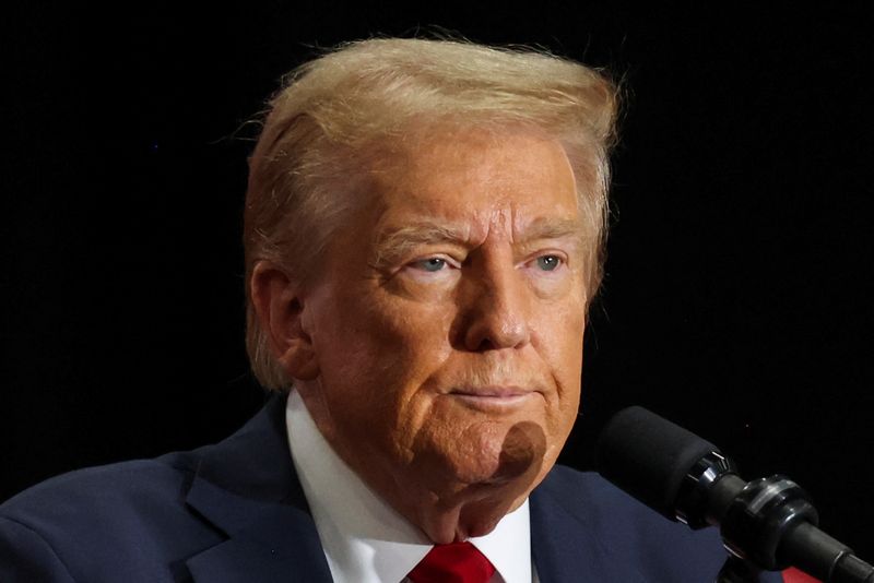 © Reuters. FILE PHOTO: Republican presidential candidate and former U.S. President Donald Trump speaks during a campaign event at Riverfront Sports in Scranton, Pennsylvania, U.S., October 9, 2024. REUTERS/Brendan McDermid/File Photo