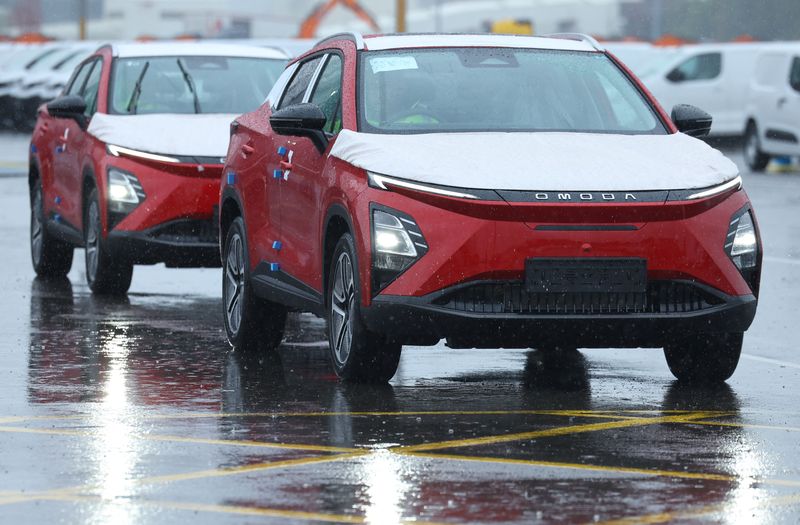 &copy; Reuters. FILE PHOTO: Omoda E5 electric cars manufactured by Chinese automaker Chery are unloaded from a cargo ship at the Royal Portbury Dock, near Bristol, south west Britain, September 5, 2024. REUTERS/Toby Melville/File Photo