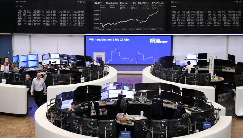 &copy; Reuters. FILE PHOTO: The German share price index DAX graph is pictured at the stock exchange in Frankfurt, Germany, October 9, 2024.   REUTERS/Staff/File Photo