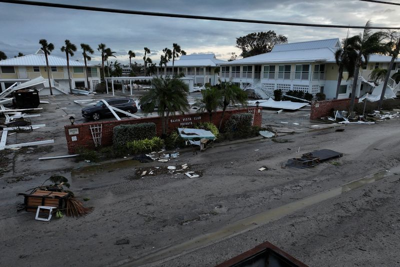 © Reuters. A drone view shows buildings and structures damaged by Hurricane Milton after it made landfall, in Venice, Florida, U.S., October 10, 2024. REUTERS/Marco Bello