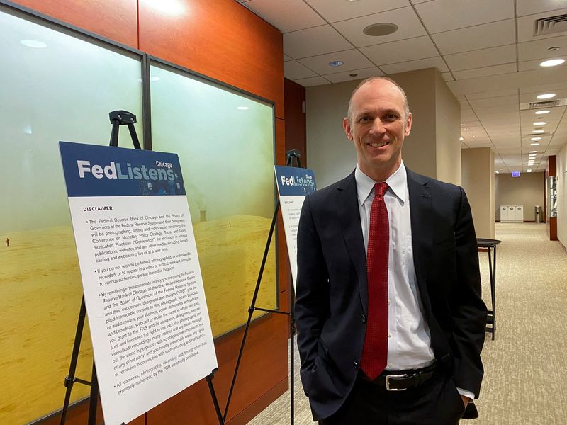 © Reuters. FILE PHOTO: Federal Reserve Bank of Chicago President Austan Goolsbee hosts a 'Fed Listens' event in Chicago, Illinois, U.S., July 10, 2024. REUTERS/Ann Saphir/File Photo