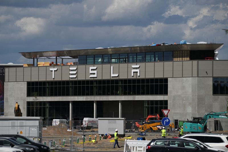 &copy; Reuters. FILE PHOTO: A general view of Tesla's Gigafactory Berlin-Brandenburg, the electric car manufacture, in Gruenheide, Germany July 18, 2023. REUTERS/Annegret Hilse/File Photo