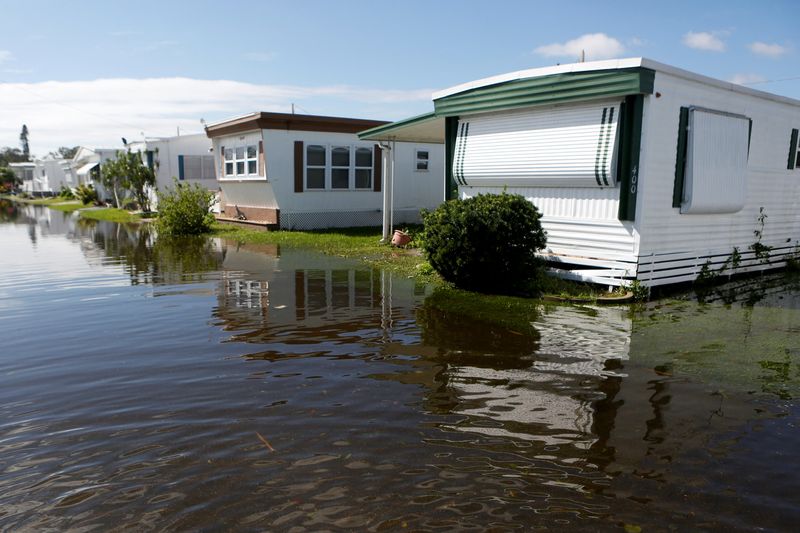 &copy; Reuters. A view shows mobile homes surrounded by flood water after Hurricane Milton made landfall, in St. Petersburg, Florida, U.S. October 10, 2024.  REUTERS/Octavio Jones