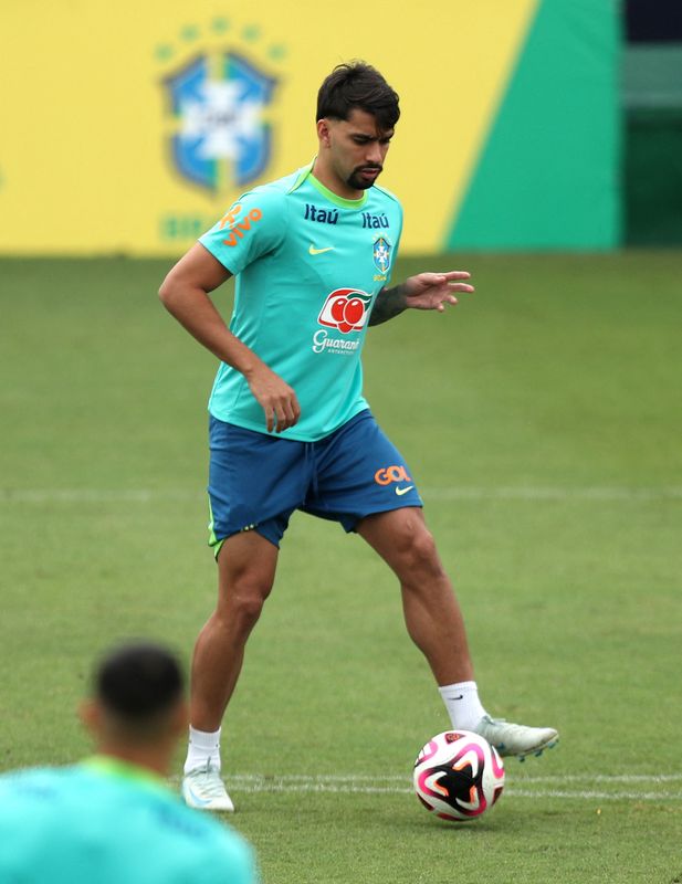 &copy; Reuters. Paquetá participa de treino da seleção n09/10/2024nREUTERS/Carla Carniel