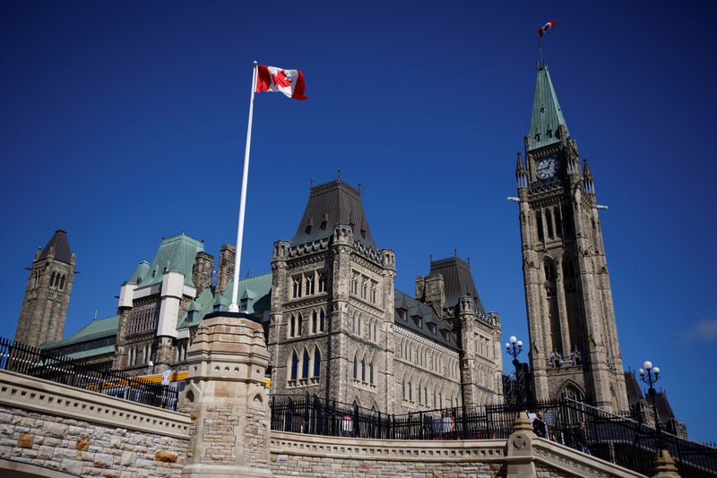 © Reuters. FILE PHOTO: General view of the Center Block on Parliament Hill in Ottawa, Ontario, Canada September 17, 2020. REUTERS/Blair Gable/File Photo