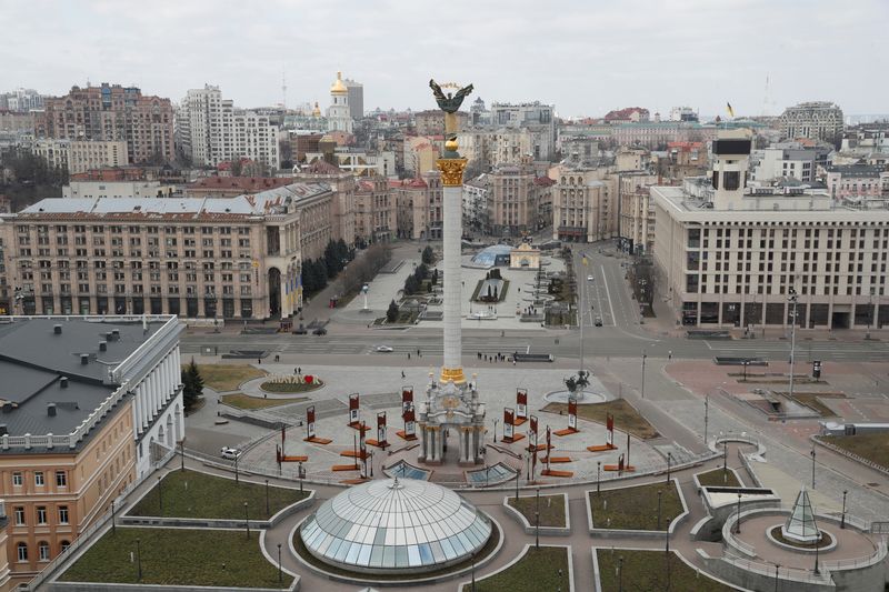 © Reuters. FILE PHOTO: A general view shows Independence Square in central Kyiv, Ukraine February 25, 2022. REUTERS/Valentyn Ogirenko/File Photo