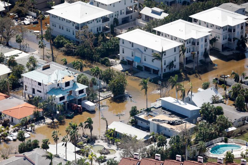 © Reuters. An aerial view shows streets flooded after Hurricane Milton's landfall, in Siesta Key, Florida, U.S., October 10, 2024. REUTERS/Marco Bello