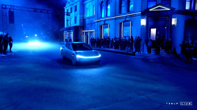 © Reuters. Tesla's robotaxi is seen at an unveiling event in Los Angeles, California, U.S. October 10, 2024, in this still image taken from a video.  Tesla/Handout via REUTERS 