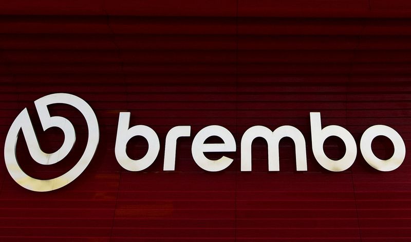 © Reuters. FILE PHOTO: Logo of Brembo is pictured at the group's headquarters in Stezzano near Bergamo, Italy, March 14, 2024. REUTERS/Daniele Mascolo/File Photo