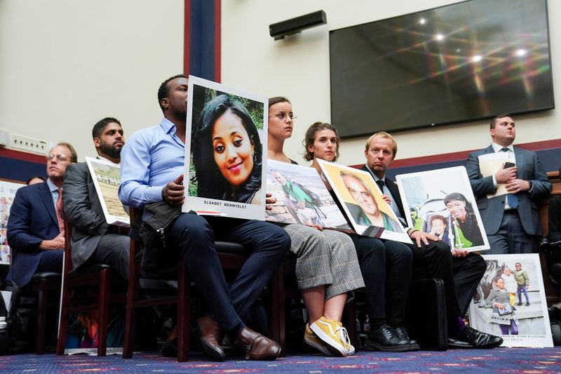 &copy; Reuters. FILE PHOTO: Family members hold photos of the victims of Boeing 737 MAX crashes before the House Transportation and Infrastructure Committee during a hearing on the grounded 737 MAX in the wake of deadly crashes, on Capitol Hill in Washington, U.S., Octob