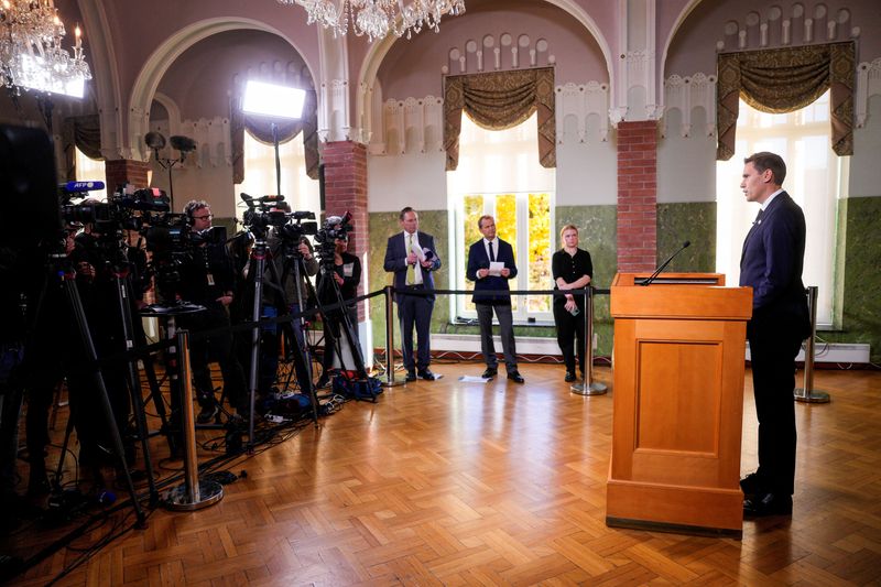 © Reuters. The head of the Norwegian Nobel Committee, Joergen Watne Frydnes, announces the Nobel Peace Prize 2024 for the Japanese organization Nihon Hidankyo, in Oslo, Norway October 11, 2024.  NTB/Javad Parsa/via REUTERS