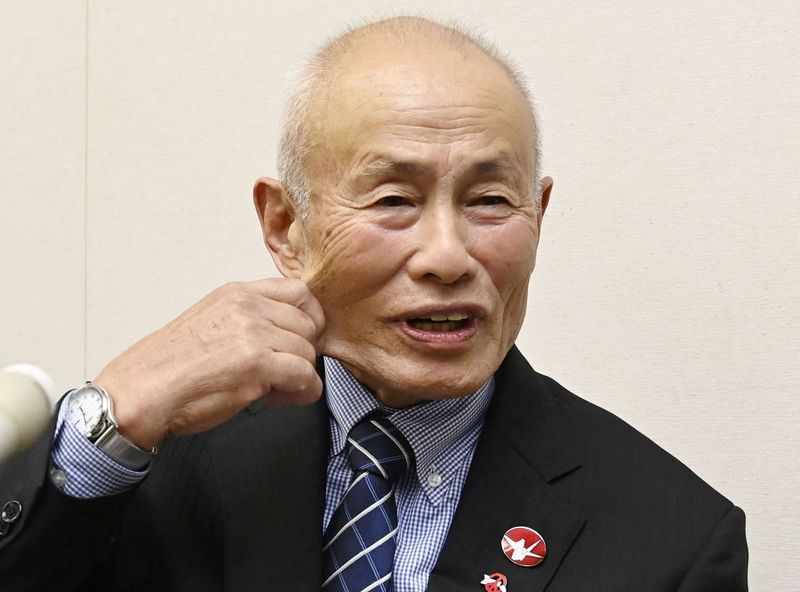 © Reuters. Japan Confederation of A- and H-Bomb Sufferers Organizations (Nihon Hidankyo) co-chair Toshiyuki Mimaki, who survived the 1945 atomic bombing of Hiroshima, reacts as he attends a press conference after the 2024 Nobel Peace Prize winner was announced in Hiroshima, Japan October 11, 2024, in this photo taken by Kyodo. Mandatory credit Kyodo/via REUTERS