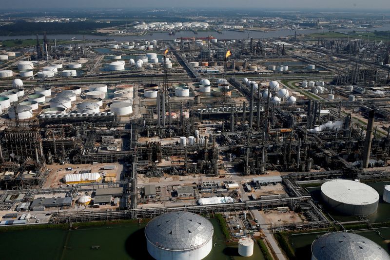 &copy; Reuters. FILE PHOTO: An aerial view of the Deer Park Manufacturing Complex is seen in Deer Park, Texas, U.S. August 31, 2017. REUTERS/Adrees Latif/File Photo