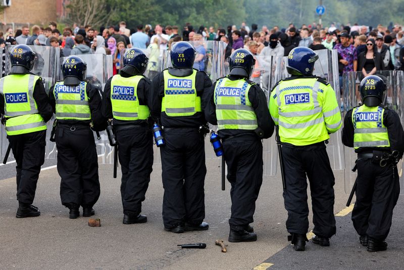 &copy; Reuters. Polícia lida com protesto anti-imigração em Rotherham, Reino Unidon04/08/2024nREUTERS/Hollie Adams