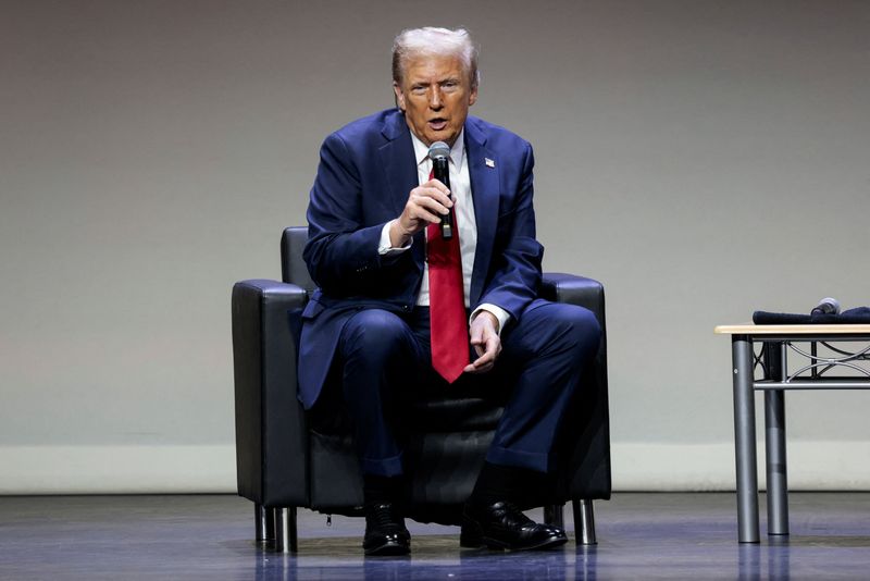 &copy; Reuters. FILE PHOTO: Republican presidential nominee and former U.S. President Donald Trump speaks at the Detroit Economic Club in Detroit, Michigan, U.S., October 10, 2024. REUTERS/Rebecca Cook/File Photo