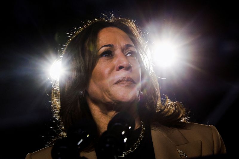 &copy; Reuters. Democratic presidential nominee and U.S. Vice President Kamala Harris looks on during a campaign event at Rawhide Event Space, in Chandler, Arizona, U.S., October 10, 2024. REUTERS/Evelyn Hockstein/File Photo