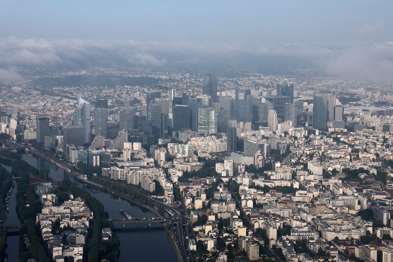 &copy; Reuters. An aerial view shows the Seine River and the skyline of La Defense financial and business district near Paris, France, June 19, 2023. REUTERS/Stephanie Lecocq/ File Photo