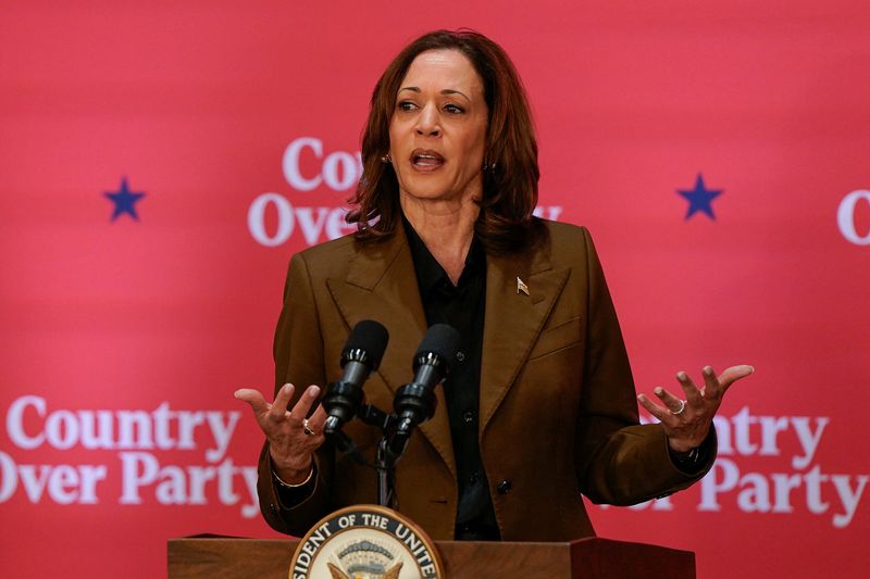 &copy; Reuters. Democratic presidential nominee U.S. Vice President Kamala Harris speaks at a campaign event in Scottsdale, Arizona, U.S. October 11, 2024. REUTERS/Elizabeth Frantz