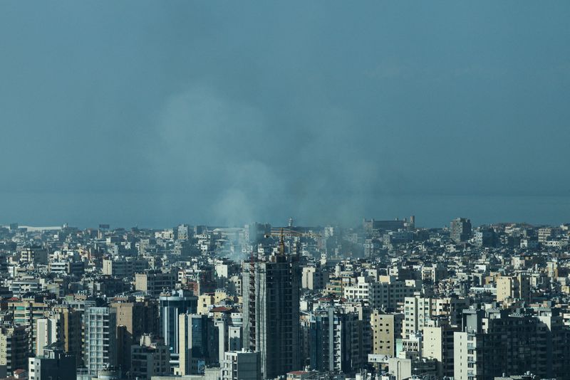 &copy; Reuters. Smoke rises over Beirut's southern suburbs after Israeli air strikes, amid ongoing hostilities between Hezbollah and Israeli forces, as seen from Sin El Fil, Lebanon, October 12, 2024. REUTERS/Amr Abdallah Dalsh