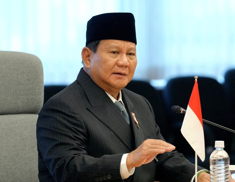 &copy; Reuters. FILE PHOTO: Indonesian Defense Minister and President-elect Prabowo Subianto talks with Japanese Defense Minister Minoru Kihara (not pictured) at the start of their talks at the Defense Ministry in Tokyo, Japan, April 3 2024.   KIMIMASA MAYAMA/Pool via RE