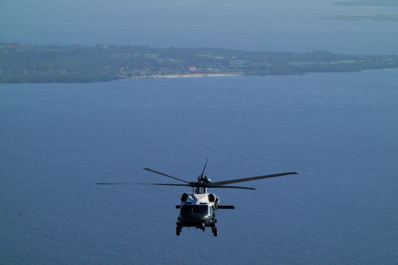 © Reuters. Marine One above the Tampa Bay area, October 13, 2024. REUTERS/Elizabeth Frantz