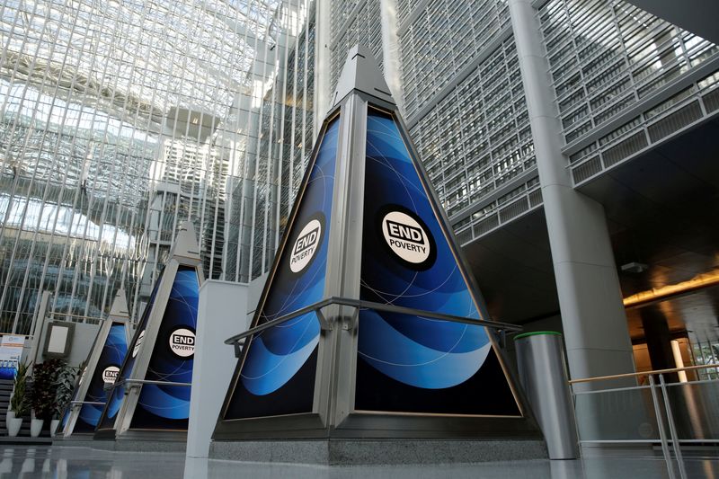 &copy; Reuters. FILE PHOTO: An atrium is seen at the World Bank headquarters building in Washington, U.S., October 14, 2017. REUTERS/Yuri Gripas/File Photo