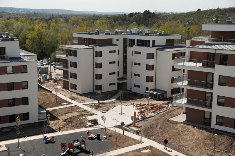 © Reuters. Newly built buildings are seen at a residential park in Budapest, Hungary, April 28, 2021. REUTERS/Bernadett Szabo/File Photo