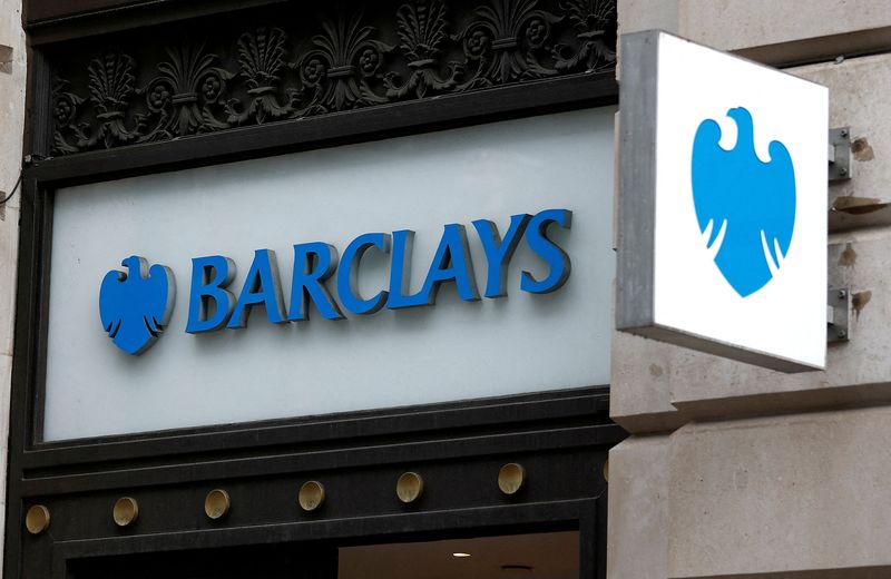 © Reuters. A view shows signage on a branch of Barclays Bank in London, Britain, March 17, 2023.  REUTERS/Peter Nicholls/File Photo