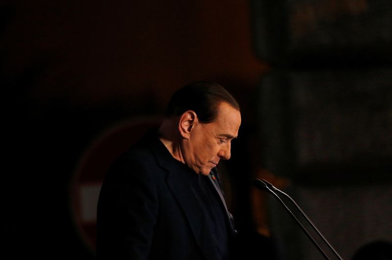 &copy; Reuters. FILE PHOTO: Former Prime Minister Silvio Berlusconi delivers a speech from the stage in downtown Rome November 27, 2013. REUTERS/Alessandro Bianchi/File Photo