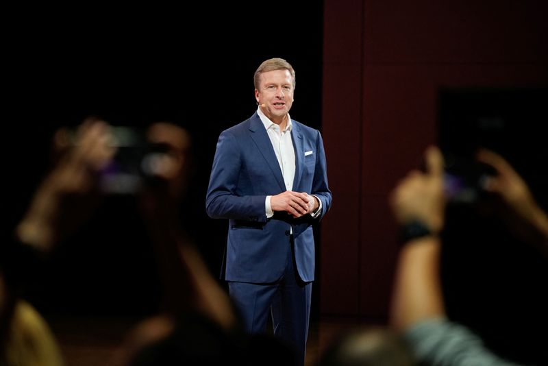 &copy; Reuters. FILE PHOTO: Chairman of the Board of Management of BMW AG Oliver Zipse attends an event at the Auto Shanghai show, in Shanghai, China April 18, 2023. REUTERS/Aly Song/File Photo