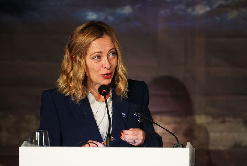 &copy; Reuters. La premier Giorgia Meloni parla durante una conferenza stampa nel giorno del Vertice Euro-Mediterraneo (EU-MED9) in un resort vicino a Paphos, Cipro, 11 ottobre 2024. REUTERS/Yiannis Kourtoglou