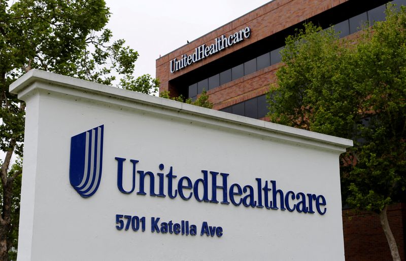 ©Reuters. FILE PHOTO: The UnitedHealthcare logo is shown in Cypress, California, April 13, 2016. REUTERS/Mike Blake/File Photo