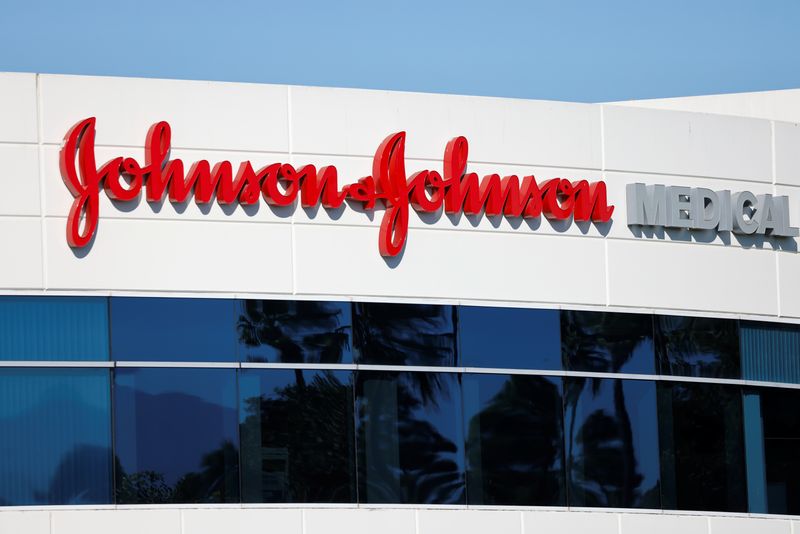 © Reuters. FILE PHOTO: Johnson & Johnson company offices are shown in Irvine, California, U.S., October 14, 2020. REUTERS/Mike Blake/File Photo