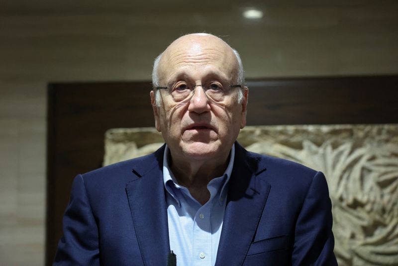 &copy; Reuters. FILE PHOTO: Lebanon's caretaker Prime Minister Najib Mikati speaks during a press conference in Beirut, Lebanon October 2, 2024. REUTERS/Mohamed Azakir/File Photo