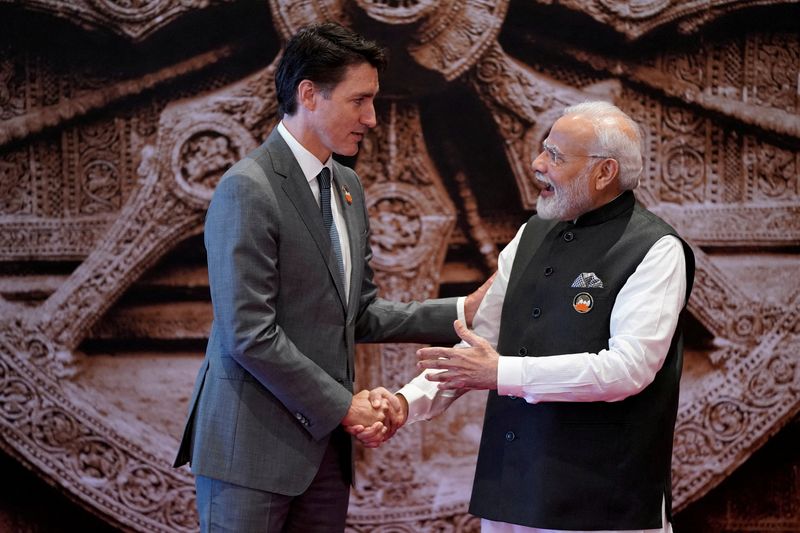 &copy; Reuters. FILE PHOTO: Indian Prime Minister Narendra Modi welcomes Canada Prime Minister Justin Trudeau upon his arrival at Bharat Mandapam convention center for the G20 Summit, in New Delhi, India, Saturday, Sept. 9, 2023. Evan Vucci/Pool via REUTERS/File Photo