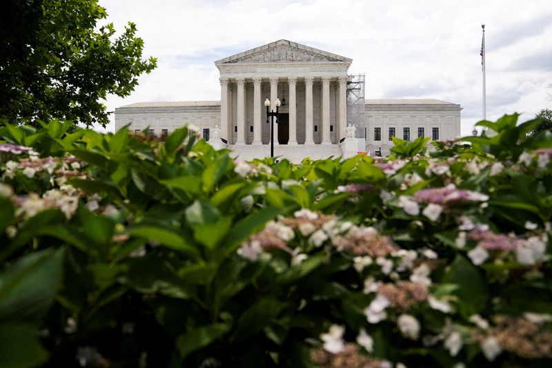 &copy; Reuters. FILE PHOTO: The U.S. Supreme Court is seen in Washington, U.S., June 27, 2024. REUTERS/Nathan Howard/File Photo